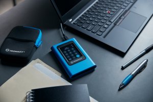 Dysk zewnętrzny SSD Kingston IronKey Vault Privacy 80 7.68TB Niebieski (IKVP80ES/7680G) 6