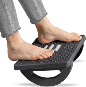 4kom.pl Podnóżek biurowy podstawa pod stopy nogi masaż stóp do pracy biura regulowany regulacja kąta czarny 8