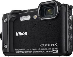 Aparat cyfrowy Nikon Coolpix W300 Czarny Holiday Kit z plecakiem (VQA070K001) 1