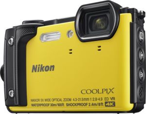 Aparat cyfrowy Nikon Coolpix W300 Żółty Holiday Kit z plecakiem (VQA072K001) 4