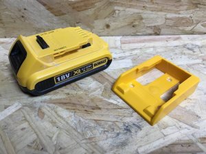 StealthMounts Uchwyty do baterii akumulatorów DeWALT XR 18V 20V zestaw 6 sztuk StealthMounts 6