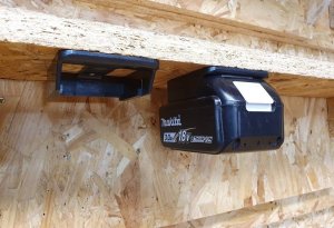 StealthMounts Uchwyty do baterii akumulatorów MAKITA 18V zestaw 6 sztuk StealthMounts 4