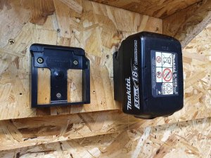 StealthMounts Uchwyty do baterii akumulatorów MAKITA 18V zestaw 6 sztuk StealthMounts 5