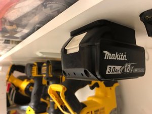 StealthMounts Uchwyty do baterii akumulatorów MAKITA 18V zestaw 6 sztuk StealthMounts 6