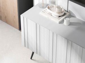 Meble Lindner Meble Lindner Komoda RTV Glamour Szafka RTV Glamour Biała 150 cm Ryflowane fronty Nogi Czarne Metalowe 7