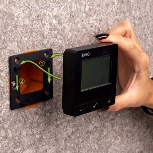 Engo Engo natynkowy, internetowy regulator temperatury ZigBee/868 MHz zasilany sieciowo 230V, czarny E25-230B 4