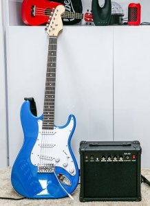 Zestaw gitarowy gitara elektryczna + akcesoria (EG SET BLU) 8