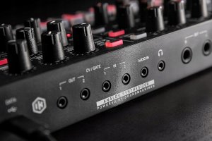 IK Multimedia IK Multimedia UNO Synth Pro X - Syntezator analogowy parafoniczny 4