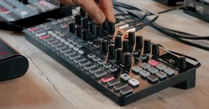 IK Multimedia IK Multimedia UNO Synth Pro X - Syntezator analogowy parafoniczny 6