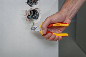 Zestaw narzędzi Bosch Bosch VDE tool set mixed, 7-piece (red/yellow, side cutters, needle-nose pliers, 4 screwdrivers, stripping knife) 7