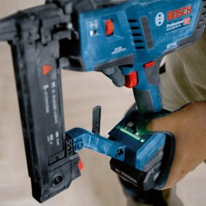 Zszywacz Bosch Bosch cordless wood stapler GNH 18V-38 M Professional solo, 18Volt, electric stapler (blue/black, without battery and charger, in L-BOXX) 2