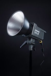 Lampa studyjna Amaran Amaran 200d S 13
