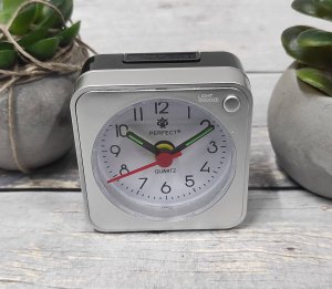 Perfect Budzik Perfect BB05508 srebrny mały 5,7 cm podświetlenie drzemka . 3