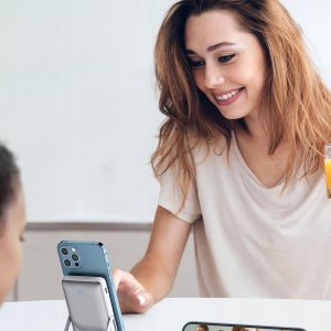 Powerbank Mcdodo MCDODO POWERBANK INDUKCYJNY DO MAGSAFE 13 14 15 STOJAK BEZPRZEWODOWY 10000 8