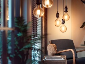 Signify Philips Hue White E27 Filament Globe G125 550lm 12