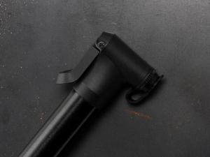 Blackburn Pompka ręczna Mountain Anyvalve HV 90psi czarna (BBN-7079149) 2