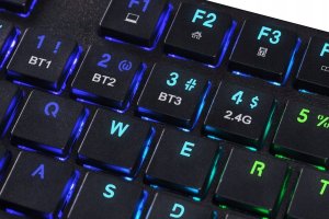 Klawiatura Defender Klawiatura bezprzewodowa Defender CLEIKOS GK-135 mechaniczna bluetooth + 2.4 GHz + kabel Gaming RGB outemu 12