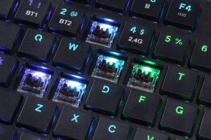 Klawiatura Defender Klawiatura bezprzewodowa Defender CLEIKOS GK-135 mechaniczna bluetooth + 2.4 GHz + kabel Gaming RGB outemu 13