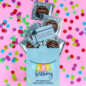 Cup&You Urodzinowa torebka z kawą - zestaw 5 saszetek z świeżo zmieloną kawą o różnych smakach : waniliowa, orzech laskowy, karmelowa, irish creme, kokosowa 4