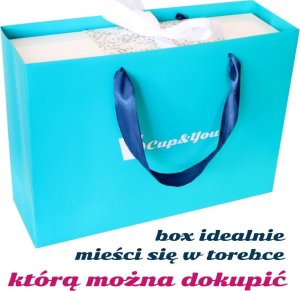 Cup&You Zestaw prezentowy Big Box ŚLubny- Zestaw herbat z okazji Ślubu: 20 saszetek - 20x 5g z herbatą o różnych smakach, Matowe kubki z zaparzaczem biały i czarny, świeca sojowa bukiet piwonii, herbata 4