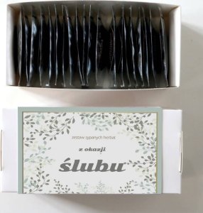 Cup&You Zestaw prezentowy Big Box ŚLubny- Zestaw herbat z okazji Ślubu: 20 saszetek - 20x 5g z herbatą o różnych smakach, Matowe kubki z zaparzaczem biały i czarny, świeca sojowa bukiet piwonii, herbata 6