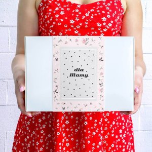 Cup&You Zestaw prezentowy dla mamy. Zestaw kaw o różnych smakach, czarna herbata, kwiecista filiżanka i zaparzacz. 12