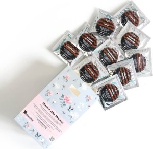 Cup&You Zestaw prezentowy dla mamy. Zestaw kaw o różnych smakach, czarna herbata, kwiecista filiżanka i zaparzacz. 5