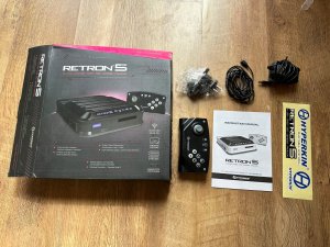 Hyperkin KONSOLA HYPERKIN RETRON 5 HD BLACK 2