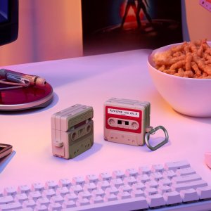 Elago Elago AirPods 4 Casette Tape Hang Case - etui do AirPods 4 - Gwarancja bezpieczeństwa. Proste raty. Bezpłatna wysyłka od 170 zł. 3