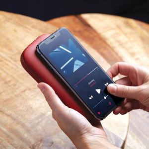 Lexon Powersound Inductive Powerbank 5000 mAh with Bluetooth speaker red LA128R 4