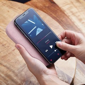 Lexon Lexon Powersound Inductive Powerbank 5000 mAh with Bluetooth Speaker Pink LA128P 3