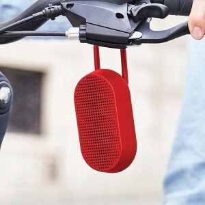 Głośnik Lexon Lexon Mino T Waterproof Speaker with Stand and Carabiner Red LA124R9 9