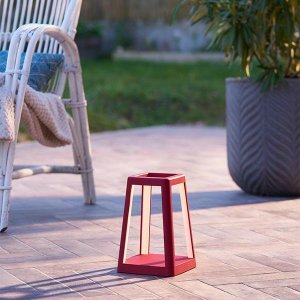 Lampa stołowa Lexon Lexon Lantern LED lamp with inductive charger dark red LH94DR 9