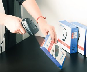 Manhattan 2D Long Range LED-Barcodescanner 50 mm Scanreichweite abnehmbares 1,8 m USB-A-Kabel 60 Scans/sec. 100K Lux Schutzart IP52 8