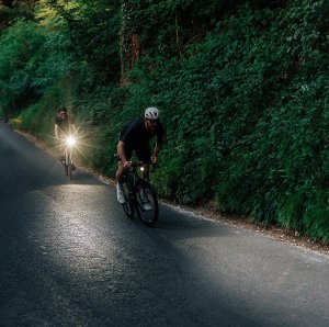 MAGICSHINE Lampka przednia MAGICSHINE EVO 1700 SD, 1700 lumenów, Komnpatybilna z Shimano Di2, Czarna, Z Uchwytem (NEW 2025) 14