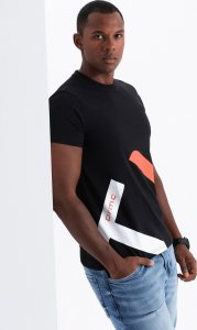 Bawełniany męski t-shirt z kontrastowym dwukolorowym printem  czarny V1 OM-TSPT-0219 M 1