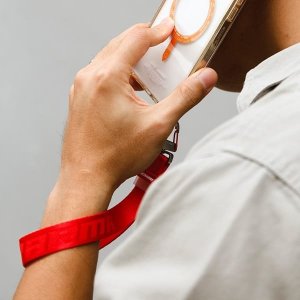 Skinarma Scout Handstrap uniwersalna      smycz do telefonu czerwony/red 3