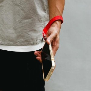 Skinarma Scout Handstrap uniwersalna      smycz do telefonu czerwony/red 4