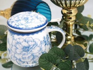 Elegancki kubek porcelanowy z zaparzaczem 1