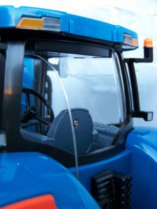 TOMY Britains New Holland T7.300 edyc.limit. 43392 11