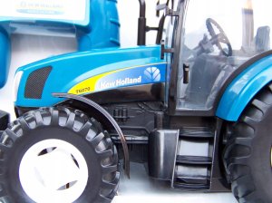 TOMY Britains New Holland T7.300 edyc.limit. 43392 9