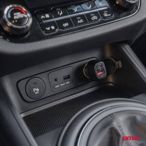 Ładowarka samochodowa QC+PD 20W USB-A + USB-C AMIO-04282 2