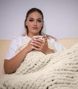 KOC Z DZIANINY 120 X 120 BEŻOWY NARZUTA SZENILOWA PLECIONA MIĘKKA GRUBA OZDOBNA STYLOWA NA SOFĘ ŁÓŻKO FOTEL 5