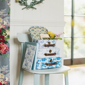 Sass & Belle KWIATY BIAŁO-NIEBIESKIE -Dekoracyjne walizeczki dziecięce 3 szt. Sass&Belle 7