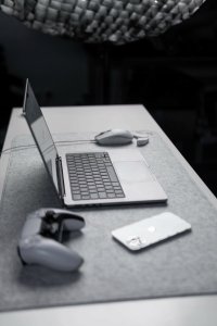 Podkładka Ram mounts Deltahub Minimalistic Desk Pad S Jasnoszary (DP-S-LG-D) 2