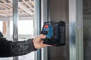 Bosch BOSCH.CROSS LASER GLL 20-22 G GREEN USB-C 1x BA 3.7V 3.0Ah XL + HOLDER LB 10 CASE 12