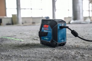 Bosch BOSCH.CROSS LASER GLL 20-22 G GREEN USB-C 1x BA 3.7V 3.0Ah XL + HOLDER LB 10 CASE 13