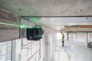 BOSCH.PLANE LASER GLL 80-33 G GREEN USB-C 1x BA 3.7 V 3.0 Ah XL + HANDLE LB 10 + CLAMP DK 20 CASE 7