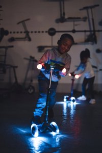 Micro Hulajnoga Mini Deluxe Magic Pink LED 11