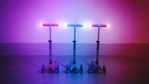 Micro Hulajnoga Mini Deluxe Magic Pink LED 10